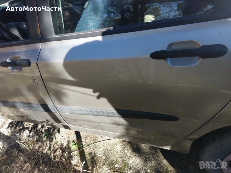 Продавам предна дясна врата от Фиат Стило, снимка 1