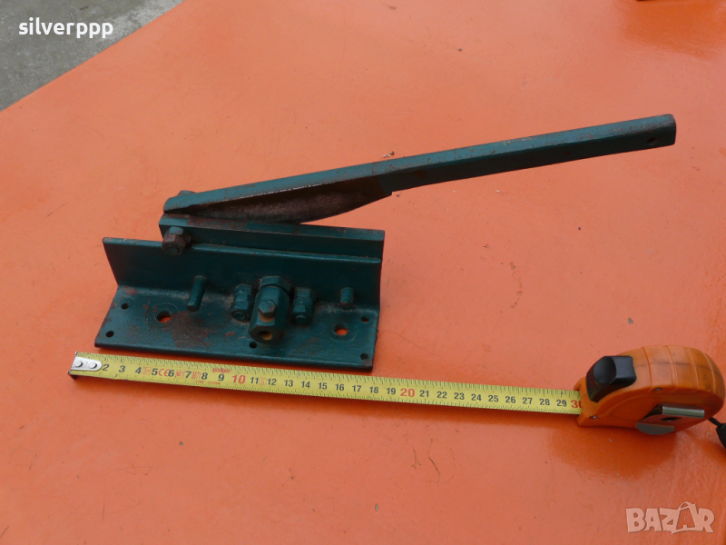 Стара българска малка гилотина за ламарина , снимка 1