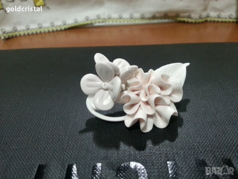 Стар български костен порцелан брошка , снимка 1