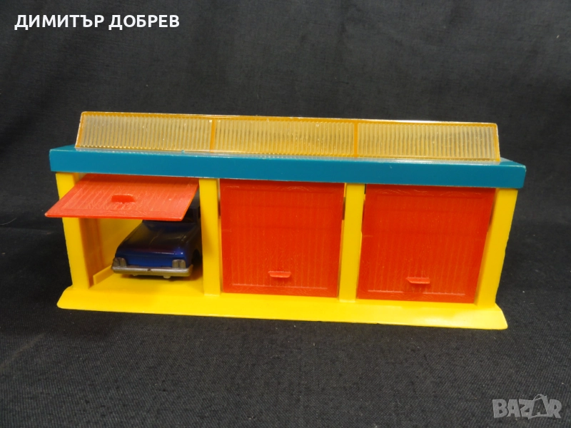 СТАРА РЕТРО ПЛАСТМАСОВА ИГРАЧКА ГАРАЖ ЗА КОЛИЧКИ 1/43 WADER GERMANY, снимка 1