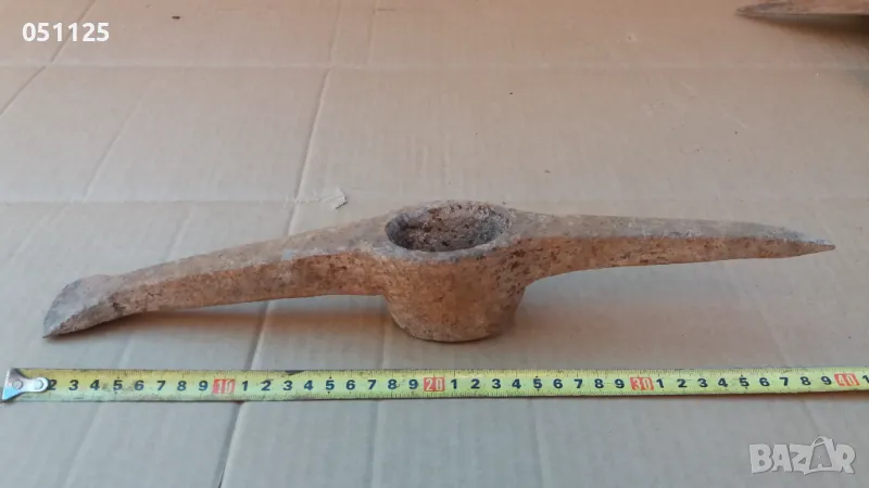 масивна метална кирка - брадва , снимка 1