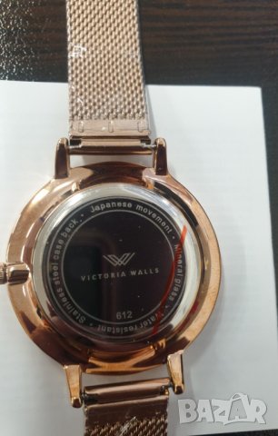 Дамски златист елегантен часовник с верижка Victoria Walls, снимка 2 - Дамски - 40471143