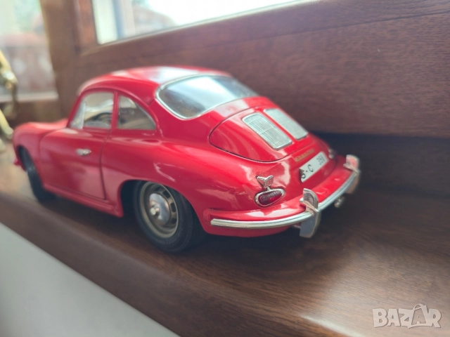BBURAGO метална колекционерска количка PORSCHE 356B COUPE 1961г. 1:18, снимка 3 - Коли, камиони, мотори, писти - 51993902