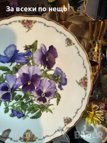 Royal Albert England  “ Теменужките” автор Sara Anne Schofield Код P2017 , снимка 3 - Декорация за дома - 53936970