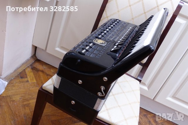 Акордеон Велтмайстер Метеор 120 баса, снимка 4 - Акордеони - 36650092