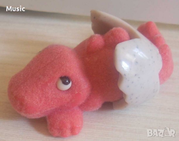 Малка играчка от шоколадово яйце или др. 