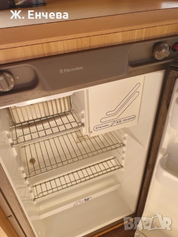 Каравана SWIFT, къса за двама човека, снимка 13 - Каравани и кемпери - 53934142