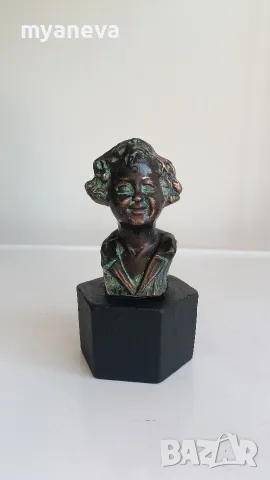 Бронзова , френска скулптура ( 1930 г.) в стил Art Nouveau с подпис R. SCALI.  