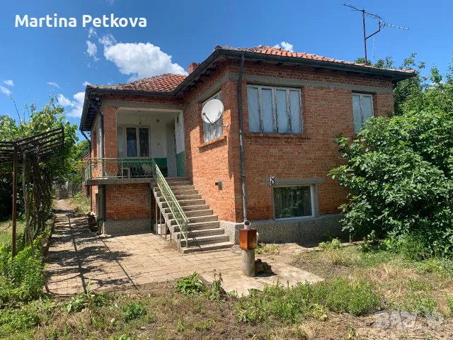 СОБСТВЕНИК продава ТУХЛЕНА ДВУЕТАЖНА КЪЩА 80кв.м с 400кв.м двор заедно с ГОЛЯМ ПАРЦЕЛ 2000кв.м.