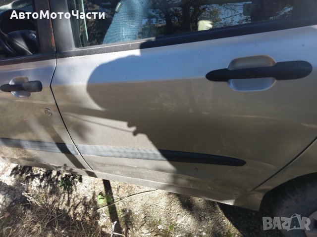Продавам предна дясна врата от Фиат Стило