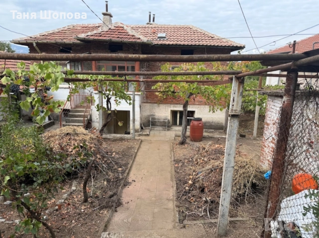 Двуетажна къща за продажба в град Петрич, снимка 3 - Къщи - 52169815