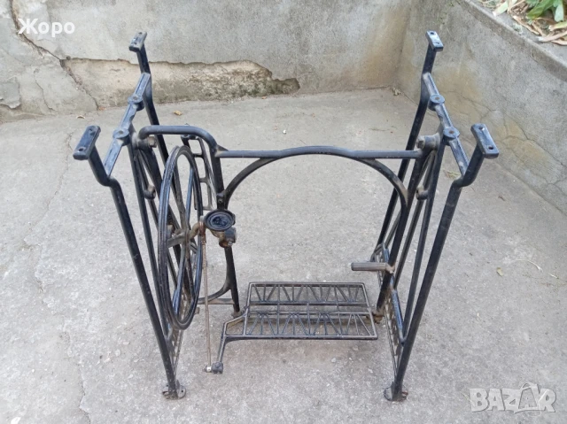 метални крака от шевна машина 30те BRITANNIA, снимка 2 - Антикварни и старинни предмети - 51151609