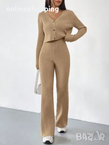 Дамски плетен бежов комплект