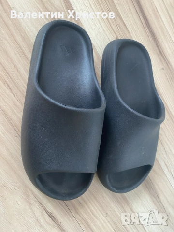 adidas yeezy slides black, снимка 2 - Джапанки - 56354014