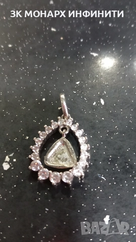 сребърна висулка / липсва камъка в средата