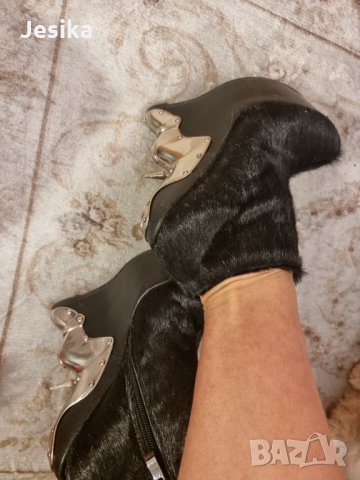 Боти от конски косъм на McQueen, снимка 7 - Дамски боти - 34940873