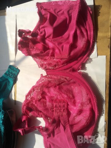 Огромен сутиен размер 90 М