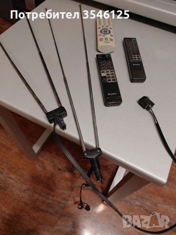 2 стайна антени Sony 2 дистанционни Sony и 1 дистанционно Toshiba. цена по договаряне 