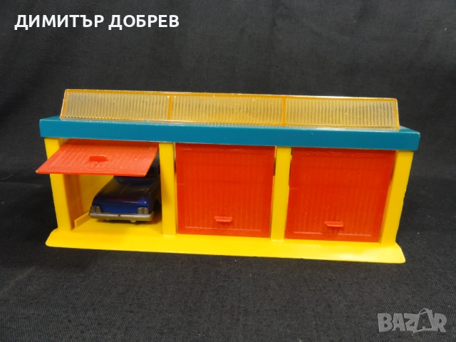 СТАРА РЕТРО ПЛАСТМАСОВА ИГРАЧКА ГАРАЖ ЗА КОЛИЧКИ 1/43 WADER GERMANY