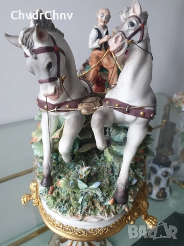 Capodimonte скулптура 45см/Каподимонте стара голяма порцеланова фигура-композиция/карета-любовници, снимка 9 - Статуетки - 52571683