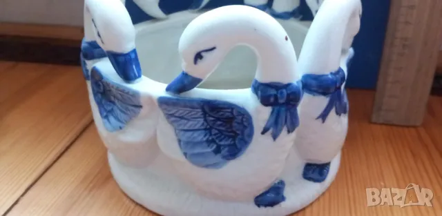 Керамична кашпа с лебеди, снимка 2 - Декорация за дома - 49105820