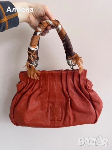 Оранжева чанта от естествена кожа