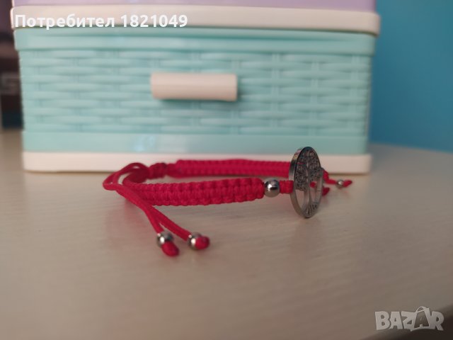Гривна с червен конец и елемент "дървото на живота", снимка 4 - Гривни - 39929093