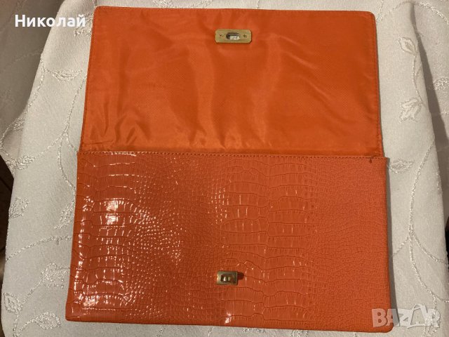 Дамска чанта H&M оранжева / Чанта клъч H&M/ оранжева чантичка H&M, еко кожа, златиста закопчалка, снимка 5 - Чанти - 38899896