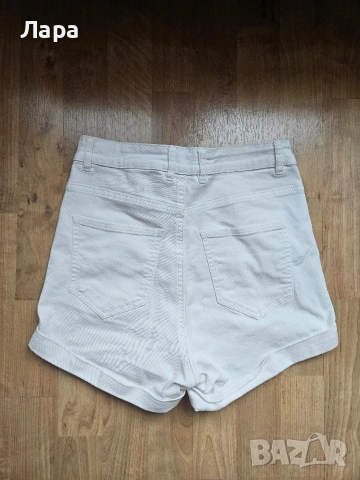 Ярко бели къси панталонки с висока талия H&M , снимка 3 - Къси панталони и бермуди - 40630315