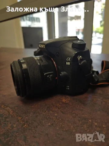 Фотоапарат Sony A 68 със 2 обектива и зарядно устройство, снимка 2 - Фотоапарати - 55751592