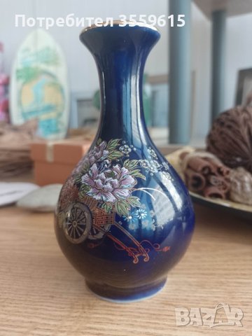 порцеланова синя вазичка от Португалия, снимка 1 - Вази - 40753841