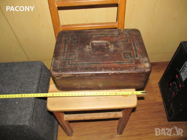 метална каса - сейф --  с два ключа