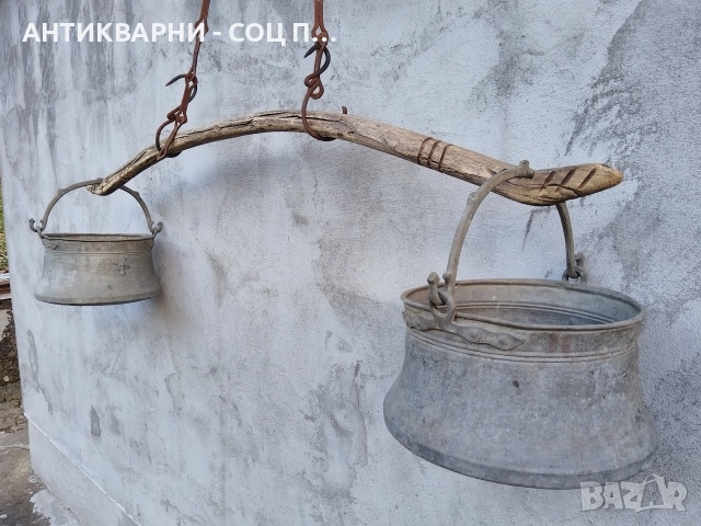Комплект Стара Дървена Кобилица + Стари Ковани Медни Менци, Котли / 2 х 12 Литра. , снимка 2 - Антикварни и старинни предмети - 52553372