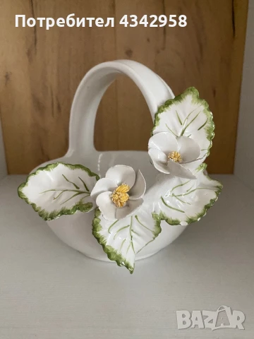 Ваза с жасминови цветя.Италия