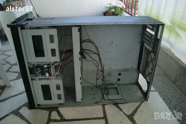 Голяма компютърна кутия, снимка 2 - Работни компютри - 50575443