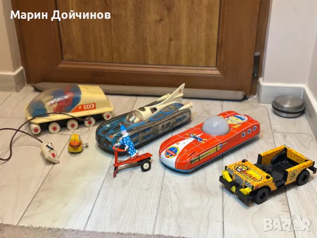 Стари ламаринени играчки