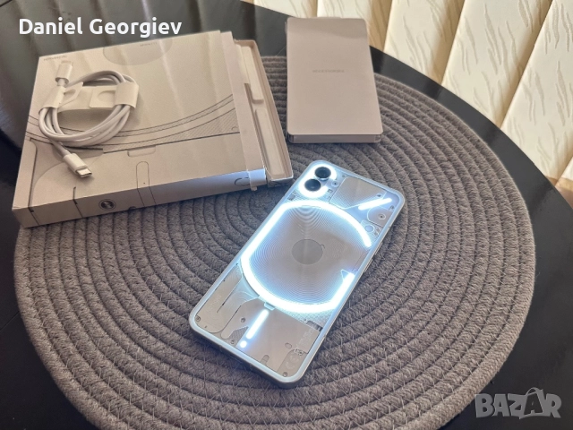 Nothing Phone 1 БЯЛ 256GB 8+2 GB RAM ДВЕ СИМ КАРТИ, снимка 2 - Други - 52561895