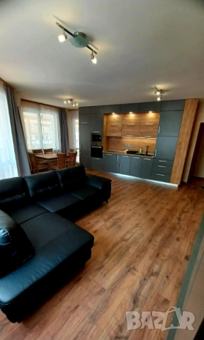 Отдавам луксозно обзаведен двустаен апартамент в идеален център