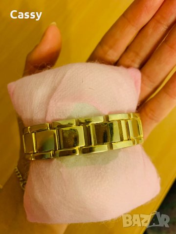 Позлатен дамски часовник с камъчета и леопардов десен, снимка 4 - Дамски - 30531965