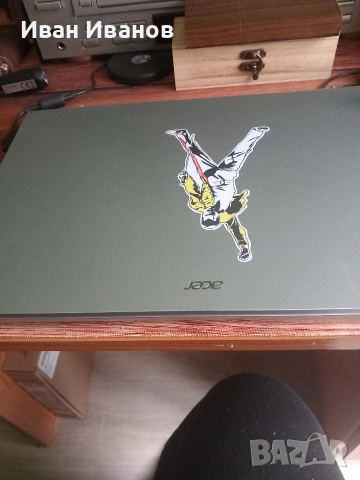 Продавам нов лаптоп Acer в гаранция,+аксесоари DVD записвачка +допълнително осветление 😀