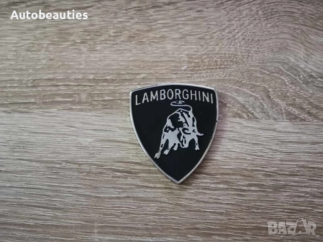 сребриста емблема Lamborghini