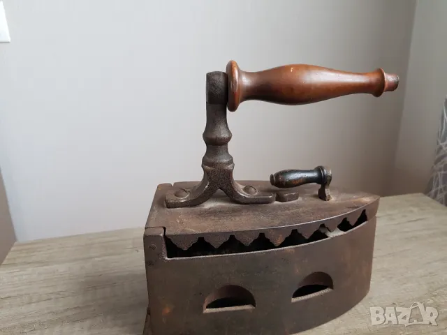 Стара рядка чугунена ютия, снимка 2 - Антикварни и старинни предмети - 49773979