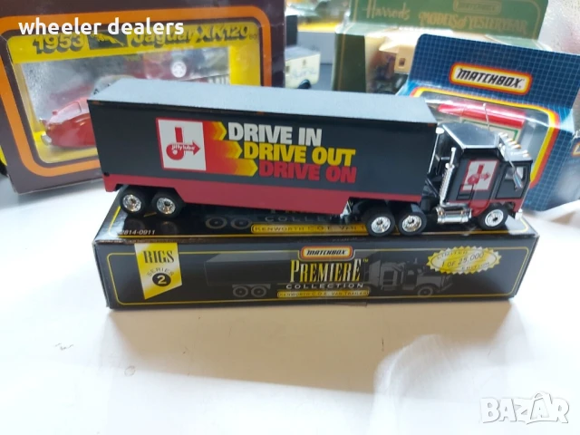 Метална количка Matchbox Мачбокс Kenworth C.O.E. Van Trailer от серията PREMIERE COLLECTION, снимка 3 - Колекции - 50826779