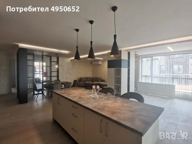Продаваме Тристаен Апартамент в Центъра, снимка 13 - Апартаменти - 56136474