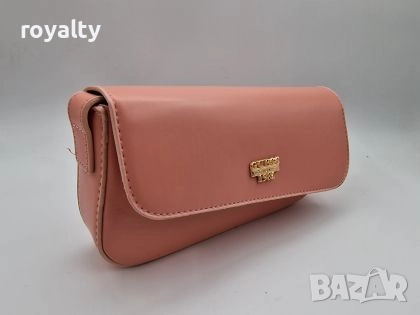 Guess Кожена Чанта , снимка 2 - Чанти - 52077526