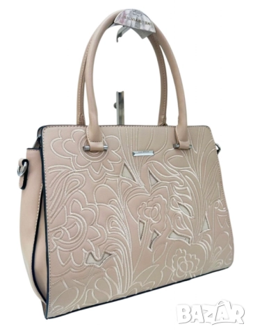 Елегантна дамска чанта с флорален релеф