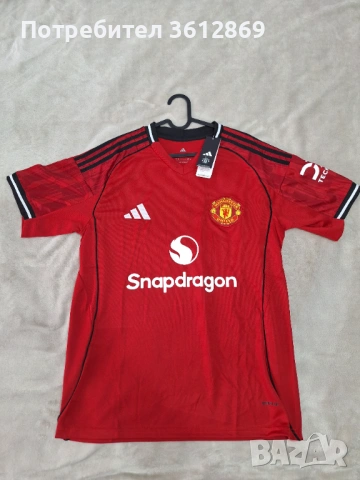 Домакински екип (тениска) на Манчестър Юнайтед сезон 25/26