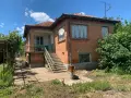 СОБСТВЕНИК продава ТУХЛЕНА ДВУЕТАЖНА КЪЩА 80кв.м с 400кв.м двор заедно с ГОЛЯМ ПАРЦЕЛ 2000кв.м., снимка 1