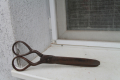 Стара кована ножица, снимка 1 - Антикварни и старинни предмети - 44716244
