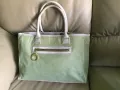 Дамска чанта, цвят резеда,дръжки в бежово,от водоустойчива промазка , едно отделение , свободно, снимка 2